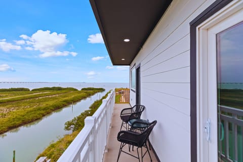 Step out onto the balcony and take in the refreshing sea views—perfect for morning coffee or evening sunsets.