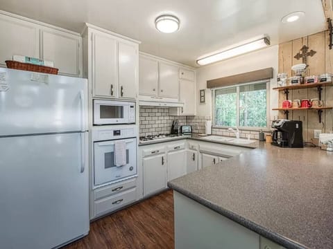 Elderberry+Bluejay is decorated and stocked with amenities. From red wine, hot cocoa, and coffee -we've got you covered!