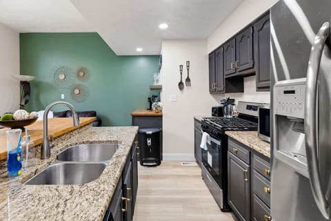Gather, cook, and share unforgettable meals in our inviting kitchen! A fully equipped kitchen with all the basic utensils for your culinary adventures!
