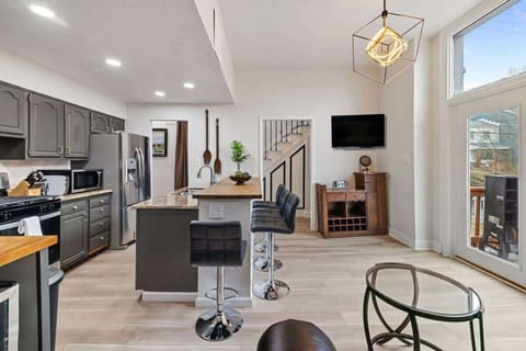 Host a breakfast buffet or enjoy a glass of wine here!