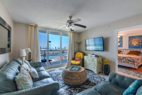 Home Decor, Ceiling Fan, Furniture, Indoors, Living Room