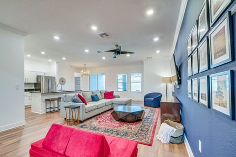 Living Room | Smart TV | Free WiFi