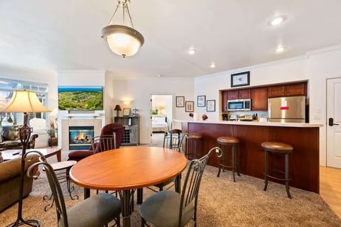 Club Cottage #3 boasts one king bedroom, queen/twin bedroom and 2 en suite bathrooms, with queen-sized pull out couch for additional guests. Enjoy amenities such as indoor fireplace, jacuzzi tub, in-unit washer and dryer and a well-stocked kitchen fo
