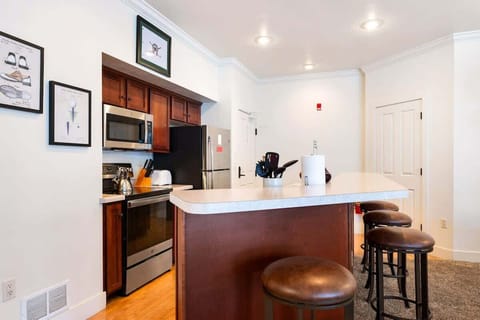 Enjoy an eat-in kitchen, perfectly situated to prepare all of your basic meals and snacks.