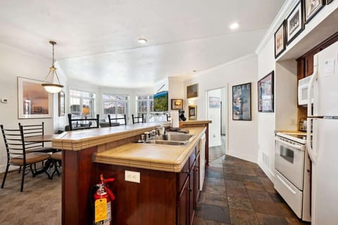 Enjoy an eat-in kitchen, perfectly situated to prepare all of your basic meals and snacks.