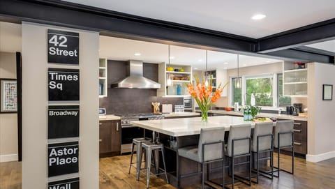 Fully-equipped kitchen with island