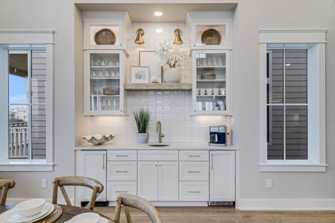 Beverage Bar, 2nd Floor