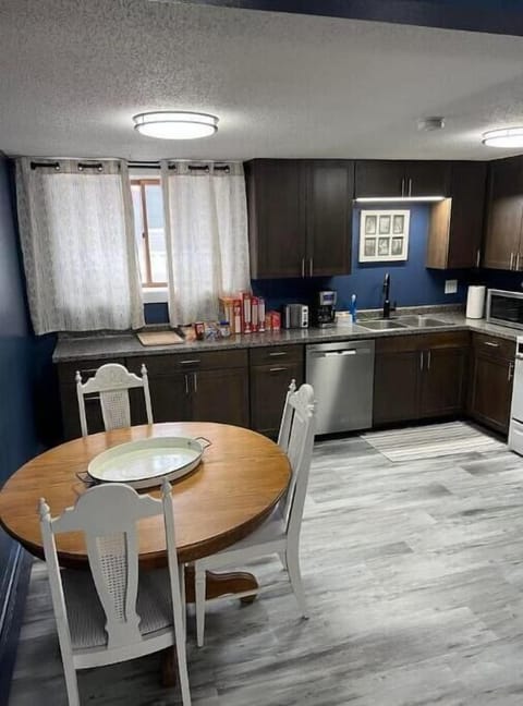 Kitchen and breakfast items