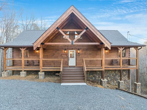 Front Exterior | Gravel Driveway (4 Vehicles) | Keyless Entry | 4WD Recommended (1)