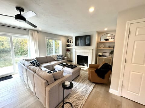 Cozy Living room with 52` Smart TV and Gas fireplace