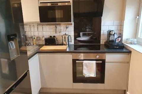 D9f9a3e8 3bb4 4c30 b20b 6eb292578fe1