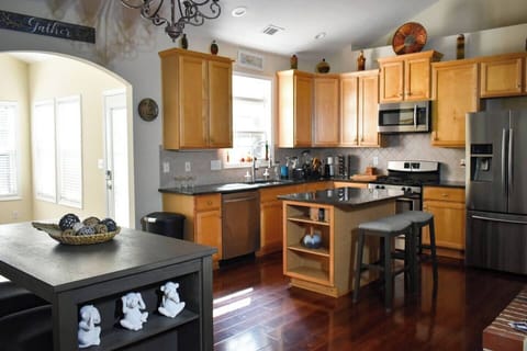 Spacious kitchen island to help you make that special meal or just to have an intimate breakfast.