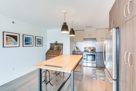 Kitchen | Keurig Coffee Maker | Dishware + Flatware