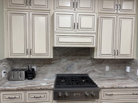 The fully equipped gourmet kitchen is a chef's dream