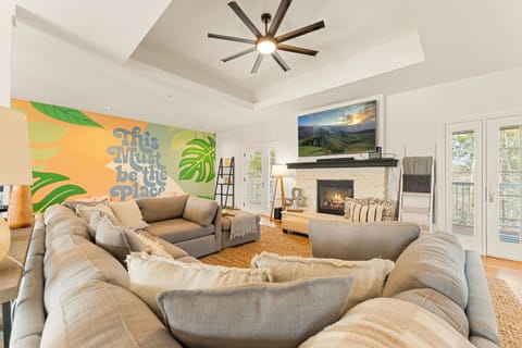 Living Room - enough seating for everyone