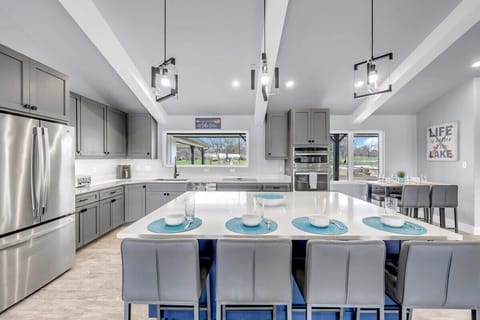 4 Seat Countertop Dining