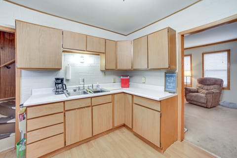 Kitchen | Trash Bags/Paper Towels | 1st Floor