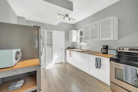 Bake delicious bread or lasagna for lunch.