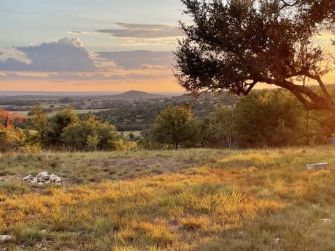 Enjoy a beautiful sunset and panaramic view.