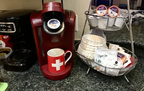 COMPLEMENTARY CUSTOM COFFEE, TEA & BEVERAGE SERVICE