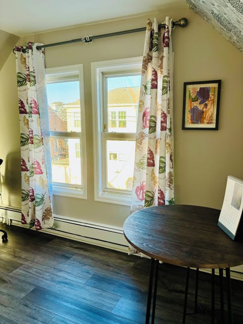 Living room/kitchenette 