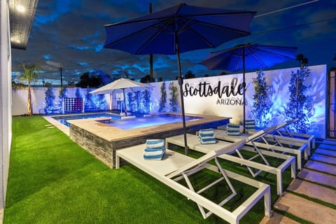 4 Chaise Lounge Chairs, Hot Tub 102°, Pool 82°