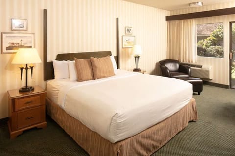 Stretch out on the plush king bed and truly relax.