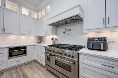 Full Size Stove with Oven