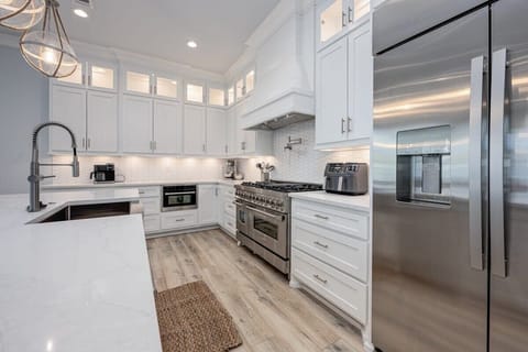 Full Size Refrigerator with Ice Maker