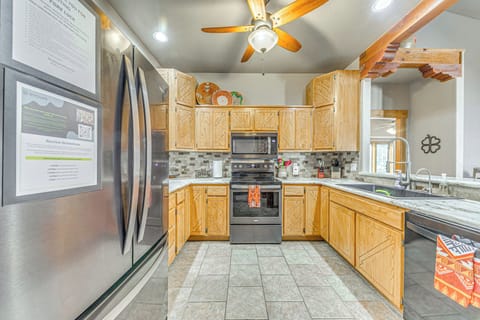 Kitchen | Keurig Coffee Maker | Dishwasher | Cooking Utensils | Main Level