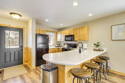 Kitchen | Basic Cooking Essentials | Dishwasher | Main Level