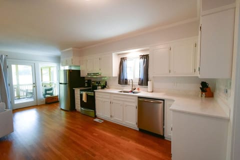 Toccoa riverfront cottage in McCaysville GA