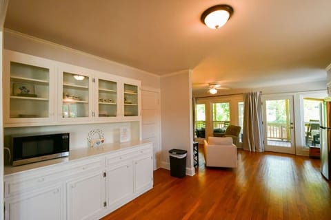 Toccoa riverfront cottage in McCaysville GA