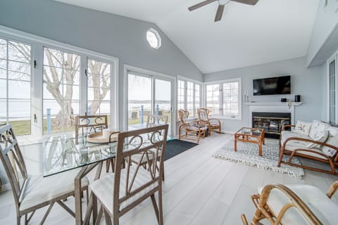 Jamestown Vacation Rental | 2BR | 1BA | 4 Steps Required | 800 Sq Ft