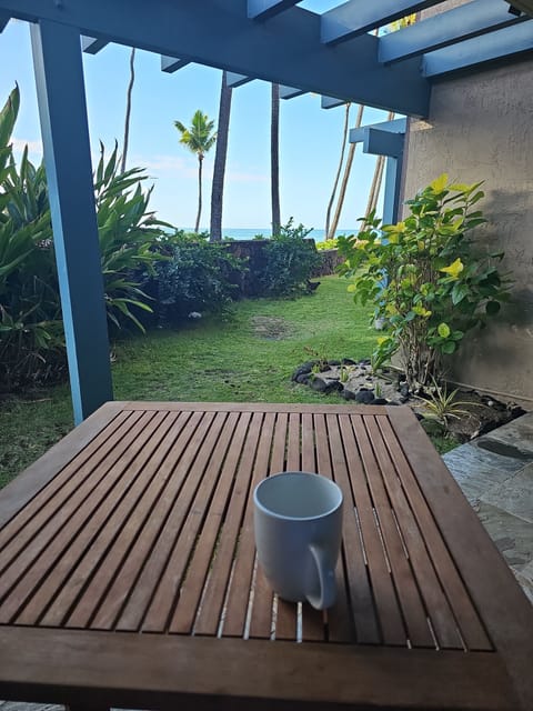 Relax for coffee or meals on the lanai - let the ocean waves relax you.