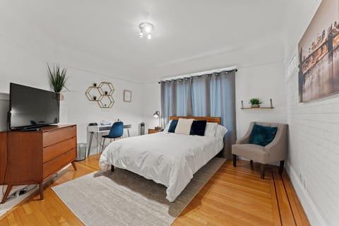 Experience pure relaxation in this perfect view of a bedroom.