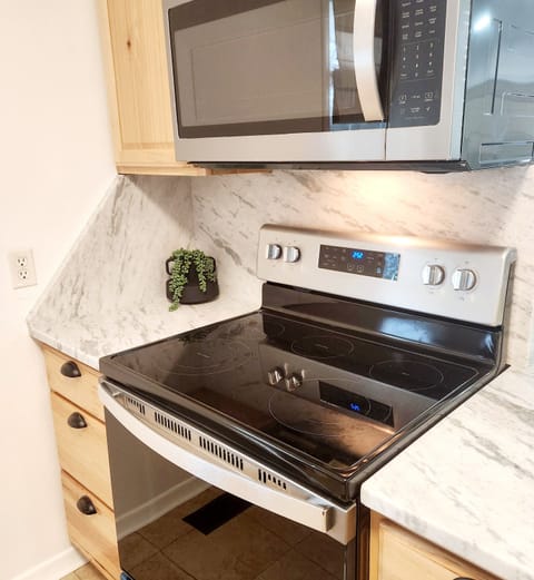 All New Appliances! Air fry feature oven, and steam microwave. 