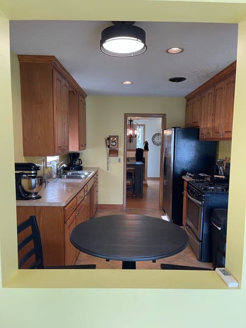Kitchen facing dining & front area.