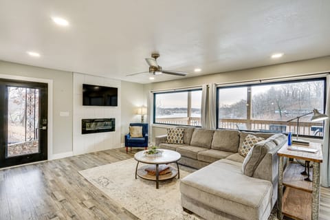 Lake Ozark Vacation Rental | 6BR | 4BA | Stairs Required to Access | 3,652 Sq Ft