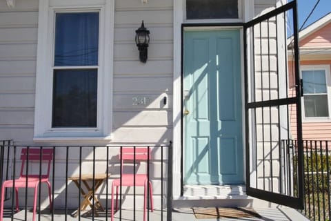 Entryway with front porch seating (Don't forget to ask about our unit next door!)