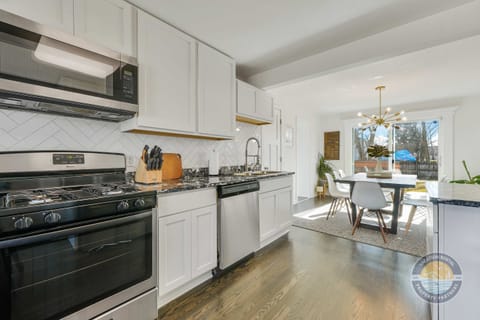 Cook with ease in this bright kitchen featuring modern appliances and plenty of storage. Whether it is quick breakfasts or full dinners, you are all set.