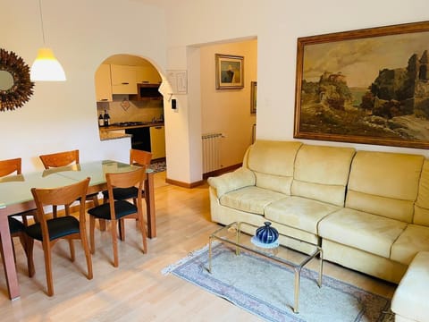 Comfortable living room with 32 flat screen TV with national and international channels
