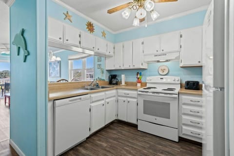 A fully stocked kitchen makes meal preparation a breeze.