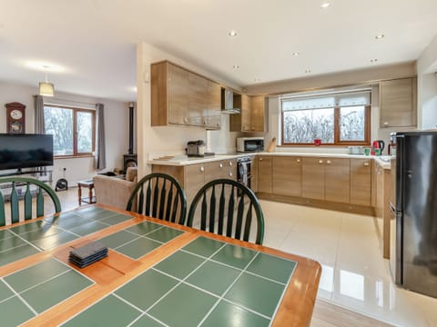 Dining Area | Wernddu Fechan Bungalow - Wernddu Properties, Neath