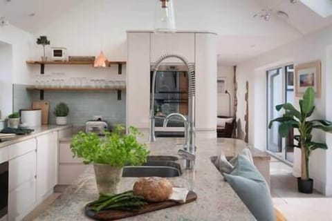 C331255b e744 4a02 8c4c 97f75a6f7750