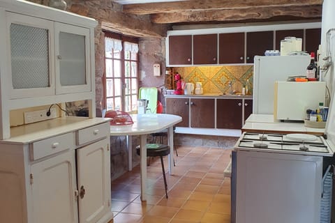 Kitchen, with a stove, electric oven, microwave, fridge, coffee maker, hot water kettle, toaster, po