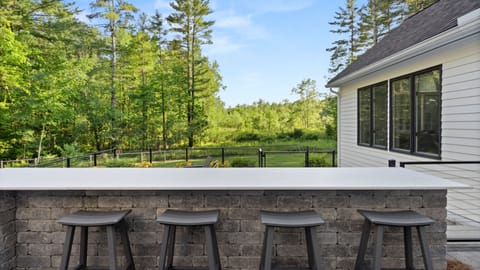 Bar with built-in gas grill 