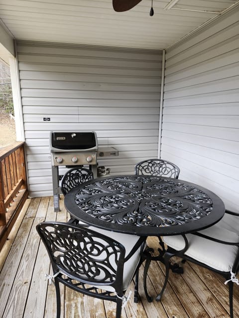 UPSTAIRS DECK WITH GRILL
