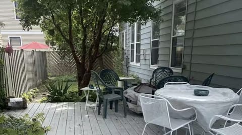 Garden and side deck perfect for relaxing