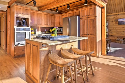 Kitchen | Breakfast Bar | Saddle Seats